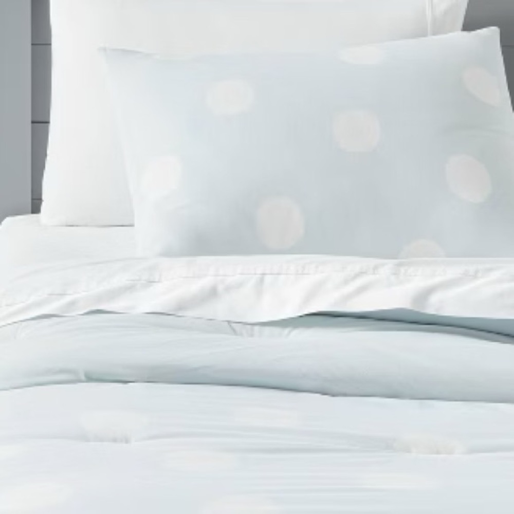 NEW Pillowfort Light Blue/White Scatter Dot Comforter Set, Full/Queen